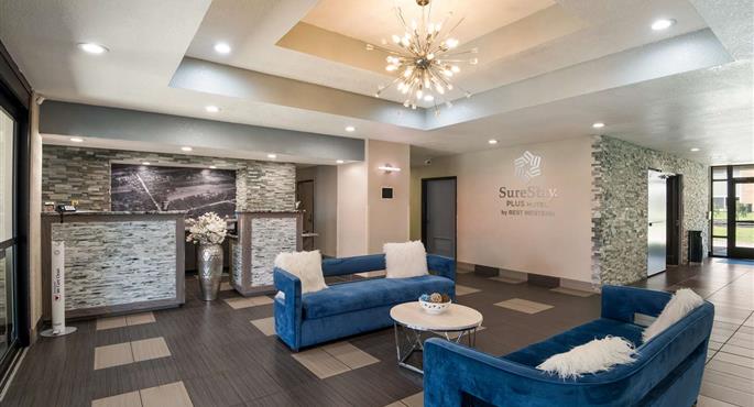 Halle des SureStay Plus by Best Western Coralville Iowa City in Coralville - 54161