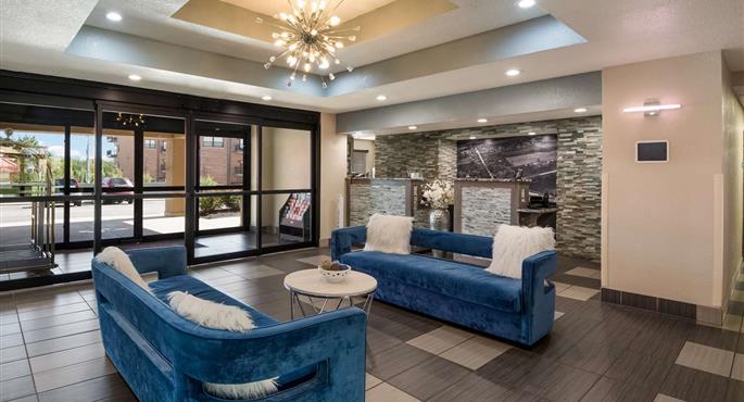 Halle des SureStay Plus by Best Western Coralville Iowa City in Coralville - 54161