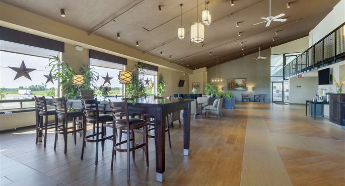 Halle des Best Western Pembroke Inn & Conference Centre in Pembroke - 66039