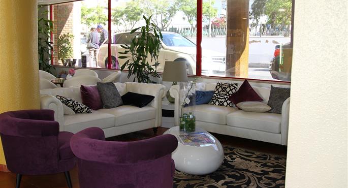 Halle des Best Western Hotel Dom Bernardo in Faro - 72064