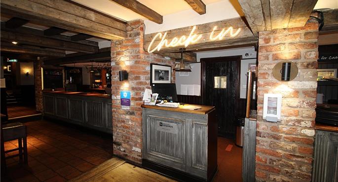 Halle des Casa Mere Manchester Airport Knutsford Sure Collection by BW in Knutsford - 84345