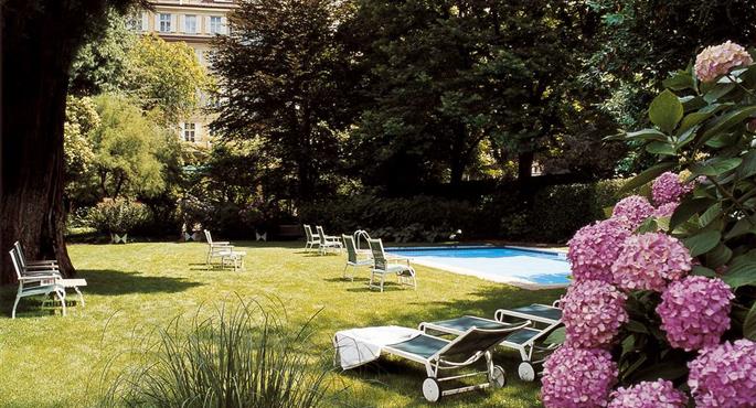 Pool des Parkhotel Laurin, WorldHotels Elite - Bozen - 86142
