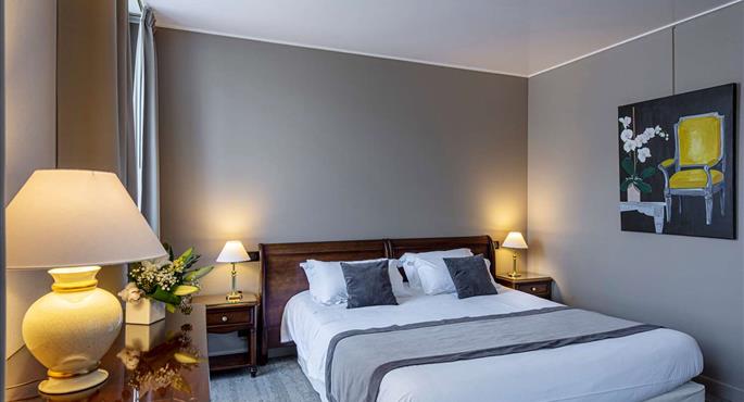 Suite des Best Western Grand Hotel De Bordeaux - Aurillac - 93013