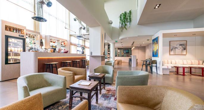 Halle des Best Western Premier Le Masq Hotel in La Rochelle - 93616