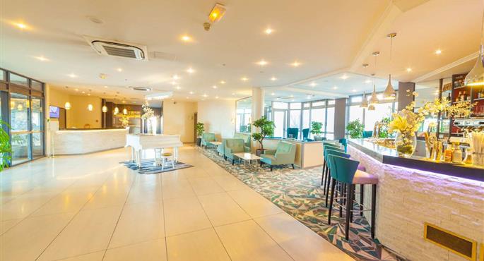 Halle des Best Western Plus Palais des Congres in Evreux - 93785