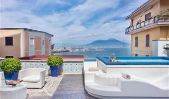 Pool des Hotel Paradiso, BW Signature Collection - Neapel - 98050