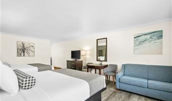 2 kingsize-betten, nichtraucher, größeres zimmer, eckzimmer, wi-fi, komplettes frühstück