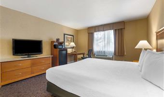 1 kingsize-bett, nichtraucher, high-speed-internetzugang, mikrowelle und kühlschrank, kaffeemaschine, bügeleisen und bügelbrett, haarfön, komplettes frühstück