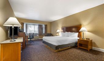 1 kingsize-bett, nichtraucher, business plus-zimmer:, sessel mit ottomane, mikrowelle und kühlschrank, high-speed-internetzugang, schreibtisch, komplettes frühstück