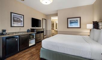 behindertengerechtes zimmer mit kingsize-bett, barrierearm ausgestattet, badewanne, wet-bar, mikrowelle und minikühlschrank, nichtraucher, komplettes frühstück