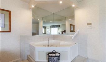 suite - 1 kingsize-bett, nichtraucher, business plus, jacuzzi-whirlpool, liege, mikrowelle und kühlschrank, komplettes frühstück