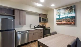 barrierefrei – suite 1 kingsize-bett, barrierearm ausgestattet, kommunikationsassistent, badewanne, sofabett, voll ausgestattete küche, nichtraucher, komplettes frühstück