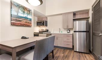 suite - 2 queensize-betten, nichtraucher, sofabett, voll ausgestattete küche, wi-fi, nur dusche, komplettes frühstück