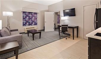 suite - 1 kingsize-bett, nichtraucher, separates schlafzimmer, kochnische, sofabett, nur dusche, komplettes frühstück