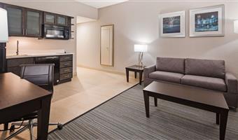 suite - 1 kingsize-bett, nichtraucher, separates schlafzimmer, kochnische, sofabett, nur dusche, komplettes frühstück