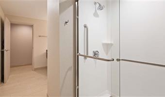 suite - 1 kingsize-bett, nichtraucher, separates schlafzimmer, mikrowelle und kühlschrank, wi-fi, sofabett, nur dusche, komplettes frühstück