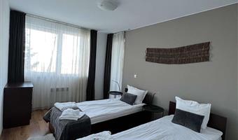 apartment – 2 queensize-bett, 2 einzelbetten, nichtraucher, drei schlafzimmer, sofabett, kochnische, kamin, wi-fi, komplettes frühstück