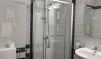 apartment – 2 queensize-bett, 2 einzelbetten, nichtraucher, drei schlafzimmer, sofabett, kochnische, kamin, wi-fi, komplettes frühstück