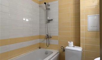 apartment – 2 queensize-bett, 2 einzelbetten, nichtraucher, drei schlafzimmer, sofabett, kochnische, kamin, wi-fi, komplettes frühstück