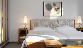1 kingsize-bett, comfort zimmer, bergblick, badewanne, auf wunsch kann das zimmer auch mit zwei einzelbetten ausgestattet werden
