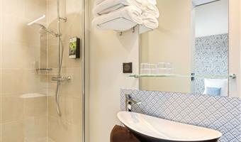 1 queensize-bett, nichtraucher, comfort zimmer, größeres zimmer, einzelbetten auf anfrage, flat-screen-fernseher, italienische dusche