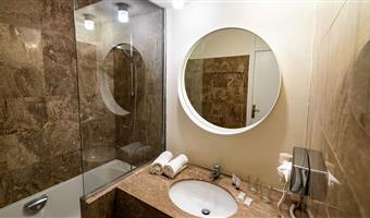 1 queensize-bett, nichtraucher, superior-zimmer, blick auf den see