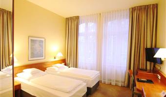 2 einzelbetten, comfort zimmer, sitzecke, schreibtisch, eine kostenlose flasche wasser, kaffeemaschine und wasserkocher, kostenloses w-lan