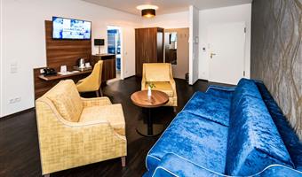 1 doppelbett, zwei zimmer, wohnzimmer, sofabett, balkon, komplettes frühstück