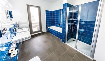 suite - 2 doppelbetten, zwei zimmer, sofabett, wohnbereich, arbeitsbereich, konferenztisch, zwei balkone, komplettes frühstück