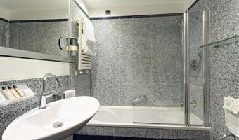 1 kingsize-bett, comfort-zimmer, 2 einzelbetten auf anfrage, wi-fi, kaffeemaschine und wasserkocher