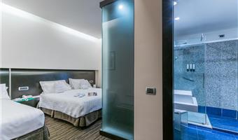 1 kingsize-bett, 1 einzelbett, comfort dreibettzimmer, wi-fi, kaffeemaschine und wasserkocher