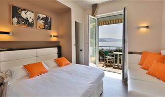 1 queensize- und 1 einzelbett, meerblick, terrasse