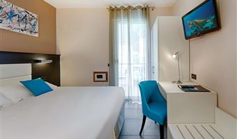 1 queensize-bett, blick auf den garten, balkon