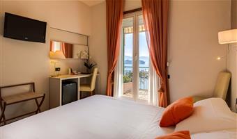 1 queensize-bett, meerblick, terrasse