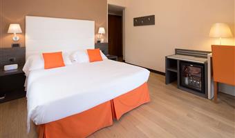 1 queensize-bett, meerblick, terrasse