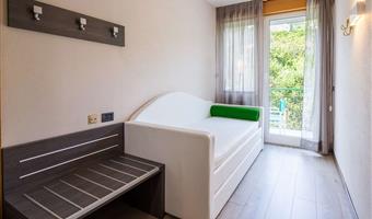 1 queensize- und 1 einzelbett, blick auf den garten, balkon