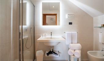 suite - 1 queensize-bett, zwei schlafzimmer, sofabett für eine person, zwei balkone, sea view, wohnzimmer, 2 badezimmer