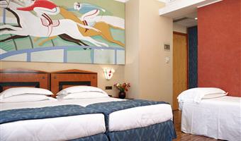 1 kingsize-bett, 1 einzelbett, dreierzimmer