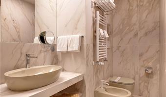 suite - 1 kingsize-bett, nichtraucher, jacuzzi-whirlpool, wohnzimmer, sofa, türkisches bad, wasserkocher