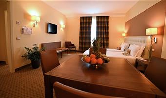 1 kingsize-bett 2 einzelbetten, familienzimmer, 2 zimmer