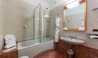 1 queensize-bett, deluxe