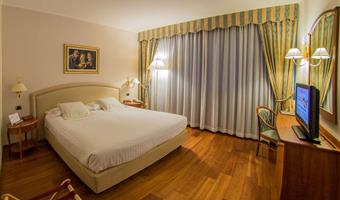 1 queensize- und 1 einzelbett, klassisches dreibettzimmer