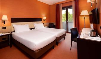 standard doppelzimmer mit 2 einzelbetten, ca.<br /><br />22qm - kostenloses wifi, wasserkocher, 2 flaschen wasser, minibar, safe, lcd-tv