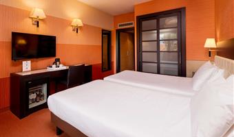 standard doppelzimmer mit 2 einzelbetten, ca.<br /><br />22qm - kostenloses wifi, wasserkocher, 2 flaschen wasser, minibar, safe, lcd-tv