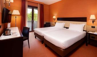 standard doppelzimmer mit 2 einzelbetten, ca.<br /><br />22qm - kostenloses wifi, wasserkocher, 2 flaschen wasser, minibar, safe, lcd-tv