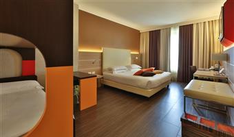 1 kingsize-bett, deluxe-familienzimmer, kinderbereich, etagenbetten für kinder, nichtraucher