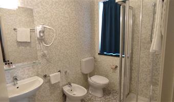 1 queensize-bett, classic zimmer, einzelbetten auf anfrage