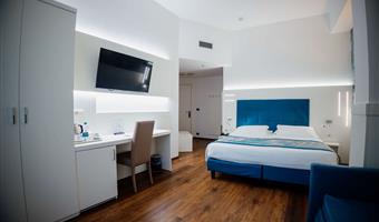 1 queensize-bett, 2 sofaeinzelbetten, superior-zimmer, meerblick zur seite, nichtraucher