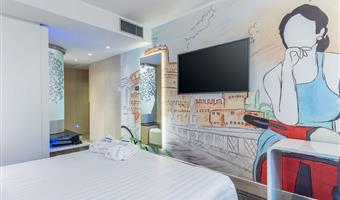 1 kingsize-bett, 1 einzelbett, comfort dreibettzimmer, wi-fi, kaffeemaschine und wasserkocher, bademantel und hausschuhe