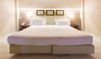 2 queensize-betten, nichtraucher, familienzimmer, 2 verbindungszimmer, zwei badezimmer